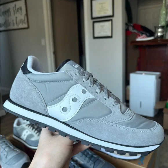 Saucony Jazz Men's Sneakers - Gray, Black, Cream, and White - Picture 5 of 8